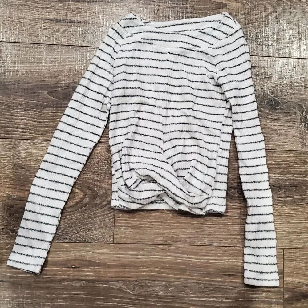 Girls Abercrombie Kids Long Sleeve Shirt Size 7-8 White and Black Striped Tee